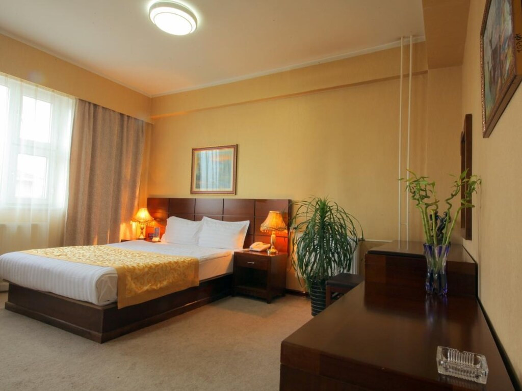 New World Hotel - Image 8