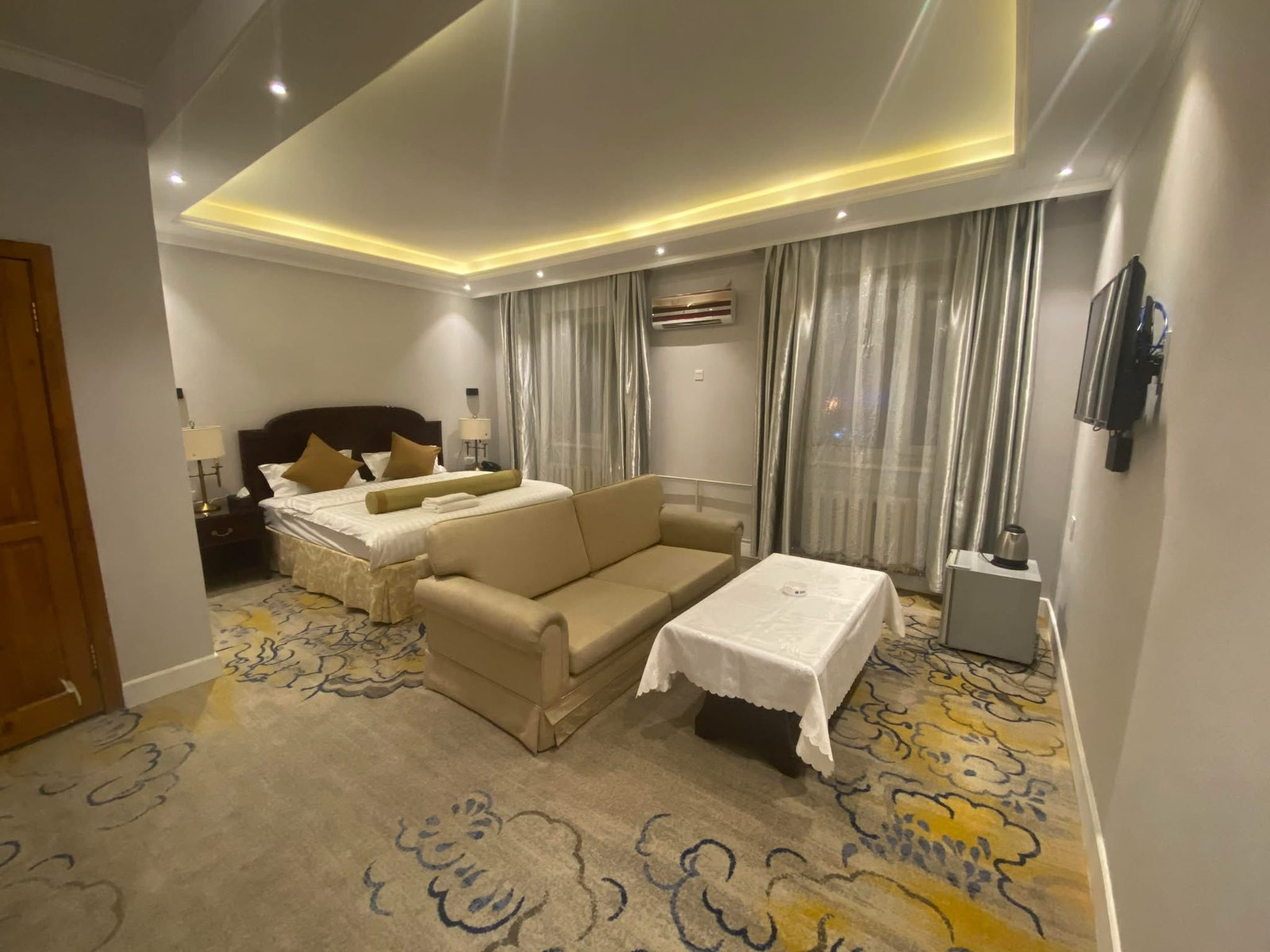 Q hotel | Q зочид буудал - Image 3