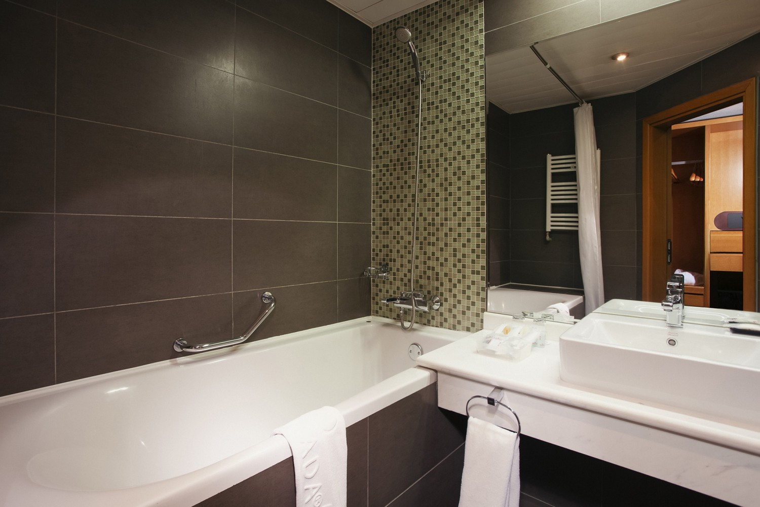 Рамада зочид буудал | Ramada hotel - Image 3