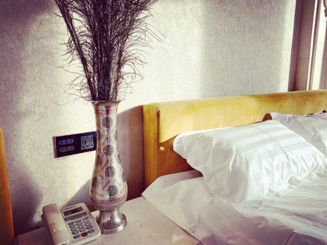 Elegance Hotel - Image 11