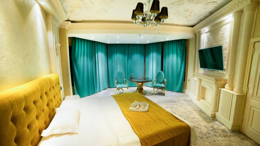 Elegance Hotel - Image 8