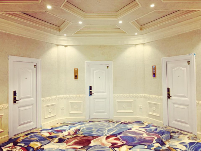 Elegance Hotel - Image 15