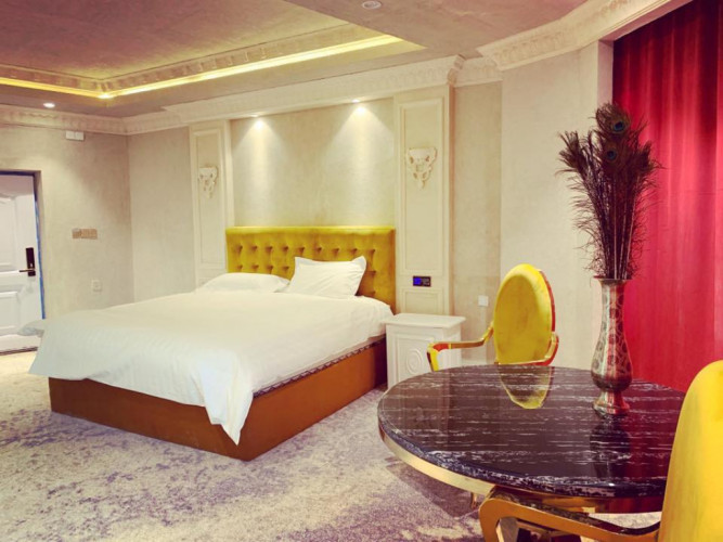 Elegance Hotel - Image 13