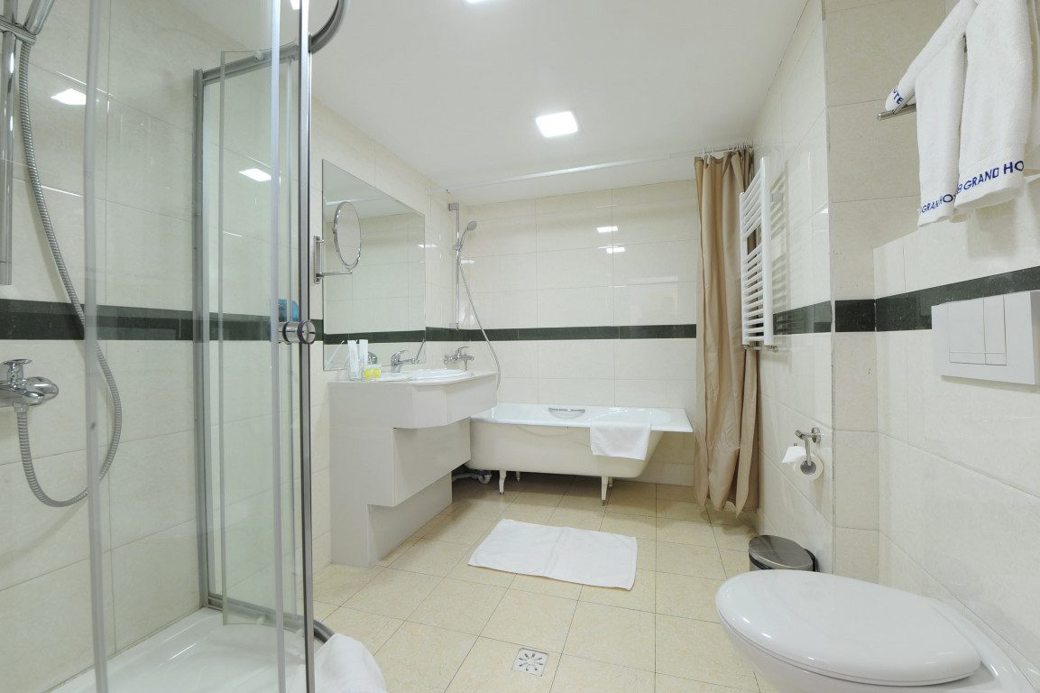 UB Grand Hotel - Image 10