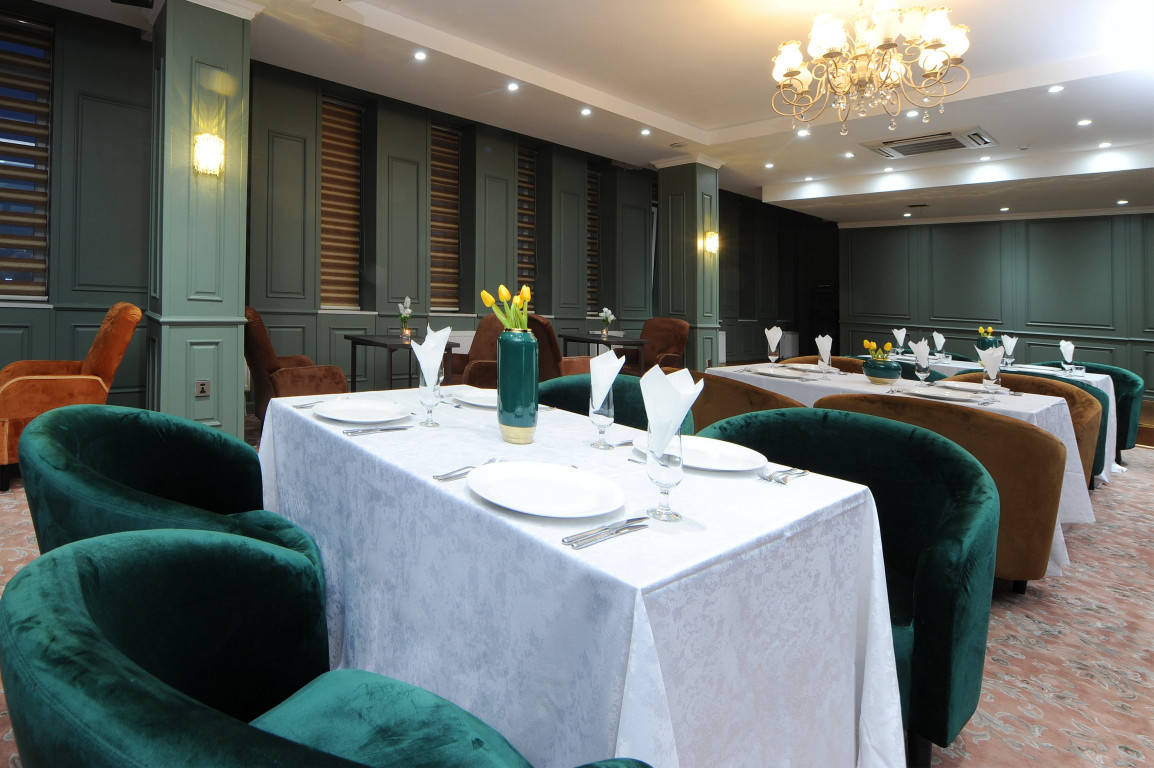 UB Grand Hotel - Image 4