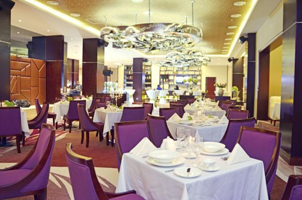 Premium Hotel - Image 2