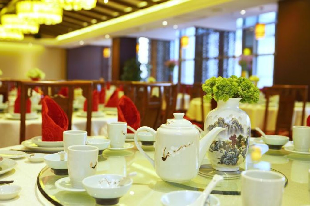 Premium Hotel - Image 4