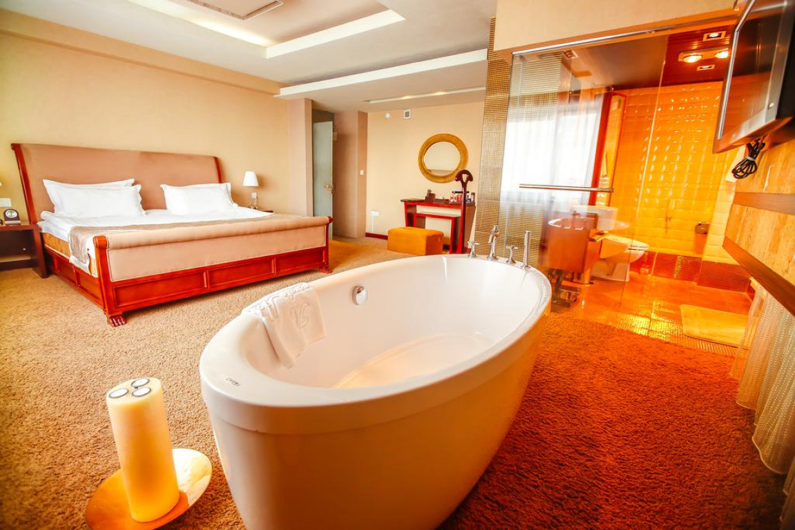 The Corporate Hotel - Image 20