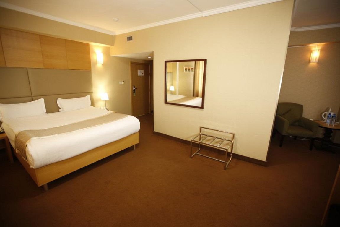 The Corporate Hotel - Image 18