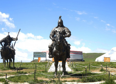 Чингис Хааны Морьт Хөшөө Жуулчны Бааз | Chinggis khaan Equestrian Statue Tourist Camp - Image 2