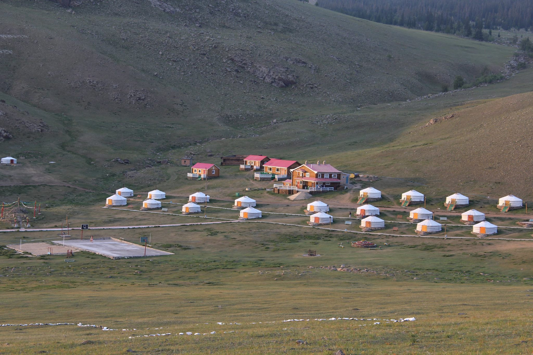 Овооны Энгэр Амралтын Цогцолбор | Ovoonii Enger Amraltiin Tsogtsolbor - Image 4