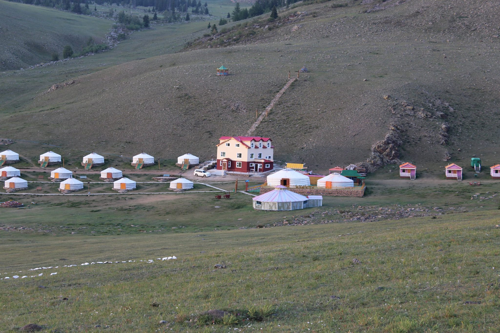 Овооны Энгэр Амралтын Цогцолбор | Ovoonii Enger Amraltiin Tsogtsolbor - Image 5