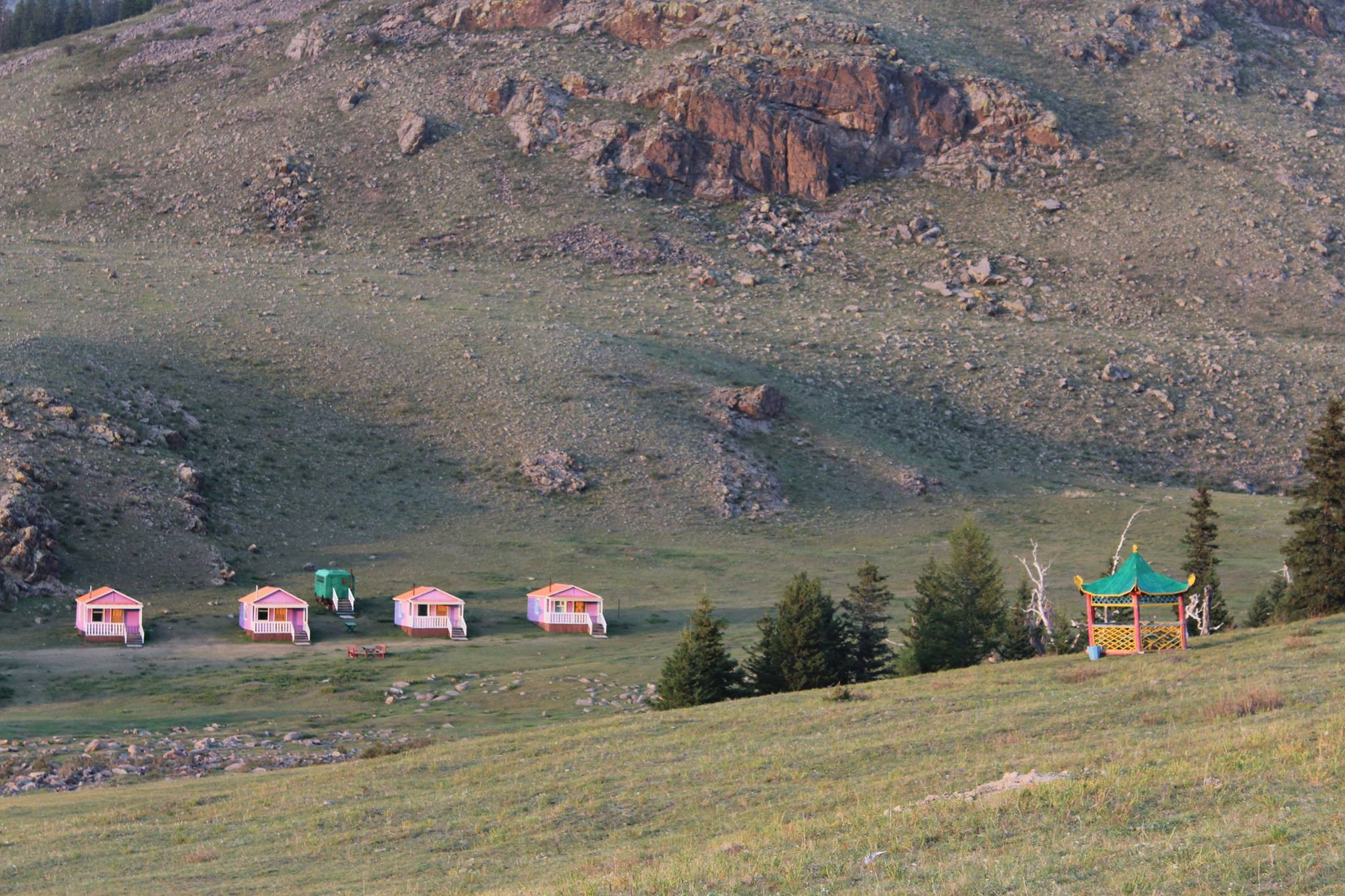 Овооны Энгэр Амралтын Цогцолбор | Ovoonii Enger Amraltiin Tsogtsolbor - Image 3