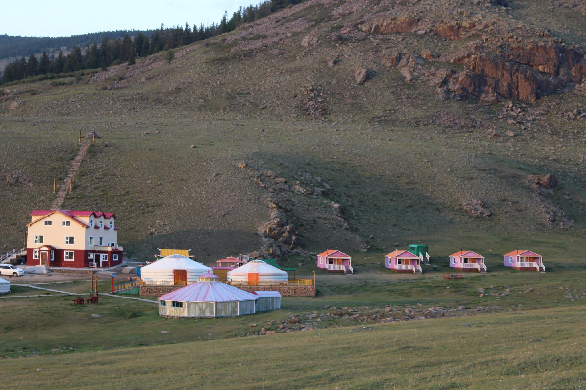 Овооны Энгэр Амралтын Цогцолбор | Ovoonii Enger Amraltiin Tsogtsolbor - Image 2