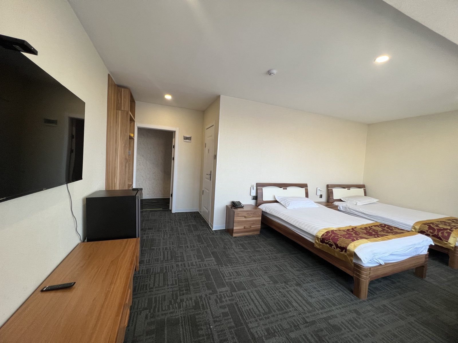 Deluxe Room - Image 2