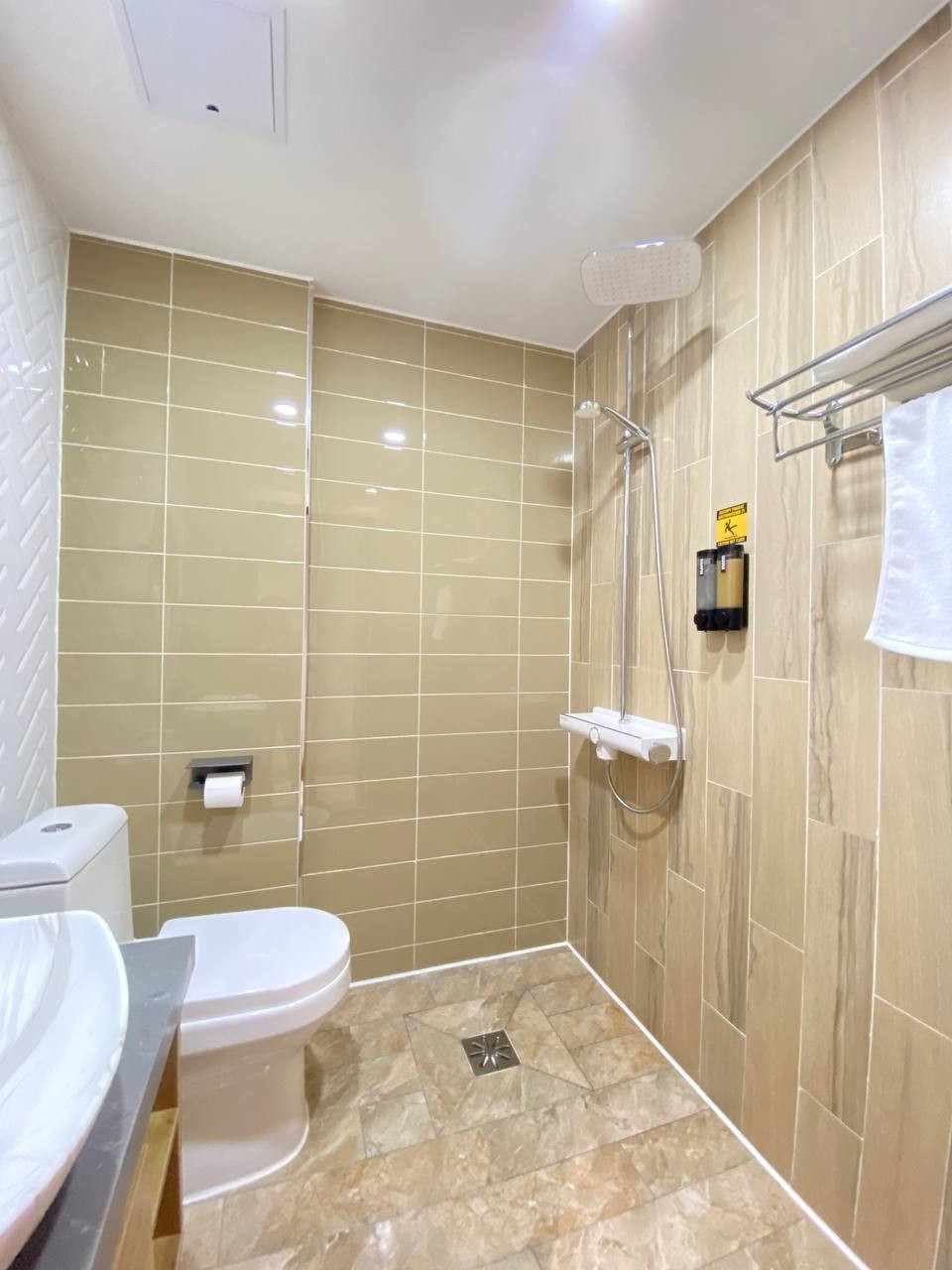 Deluxe single room - Image 6