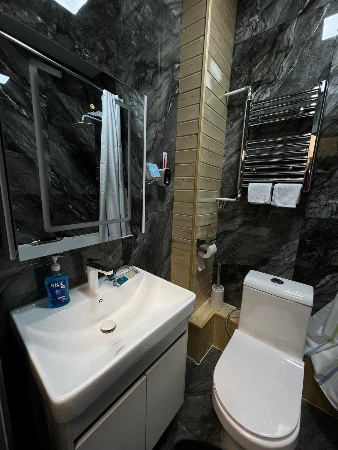 Deluxe room - Image 7