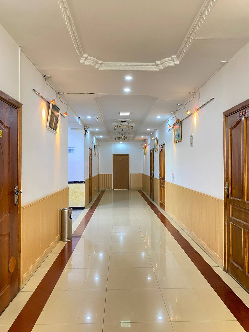 Semi deluxe room - Image 5