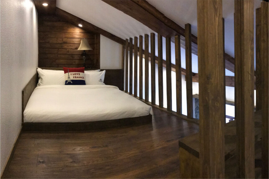 Deluxe Double Room - Image 4