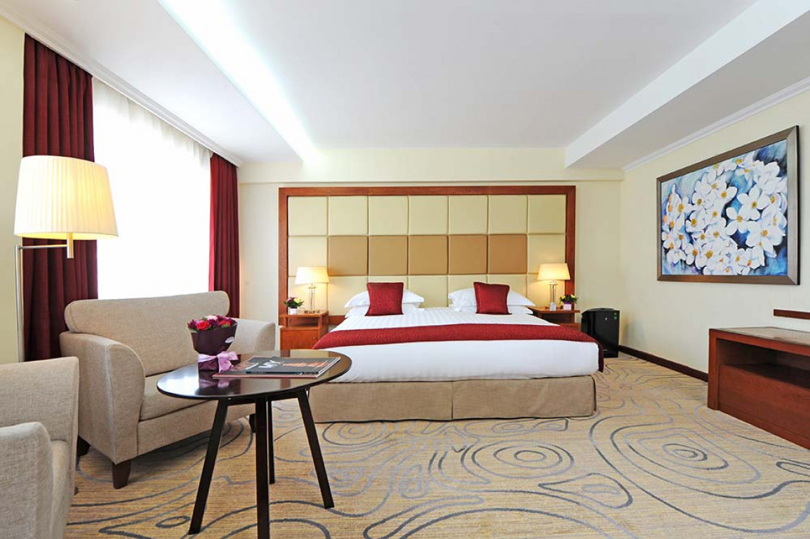 Deluxe King Room - Image 3