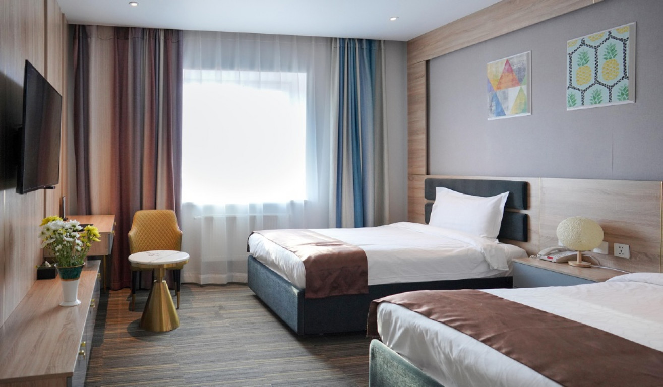 Standard Twin Room - Image 2