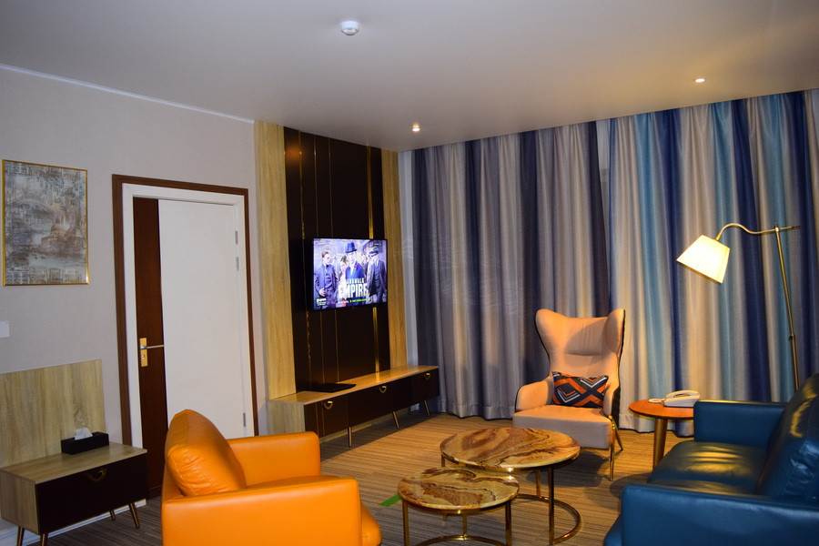 Deluxe King Room - Image 2