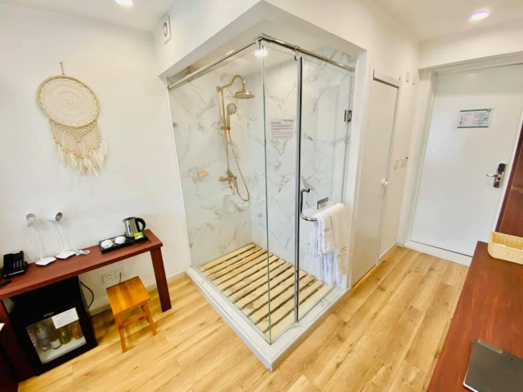 Mini suite room - Image 3