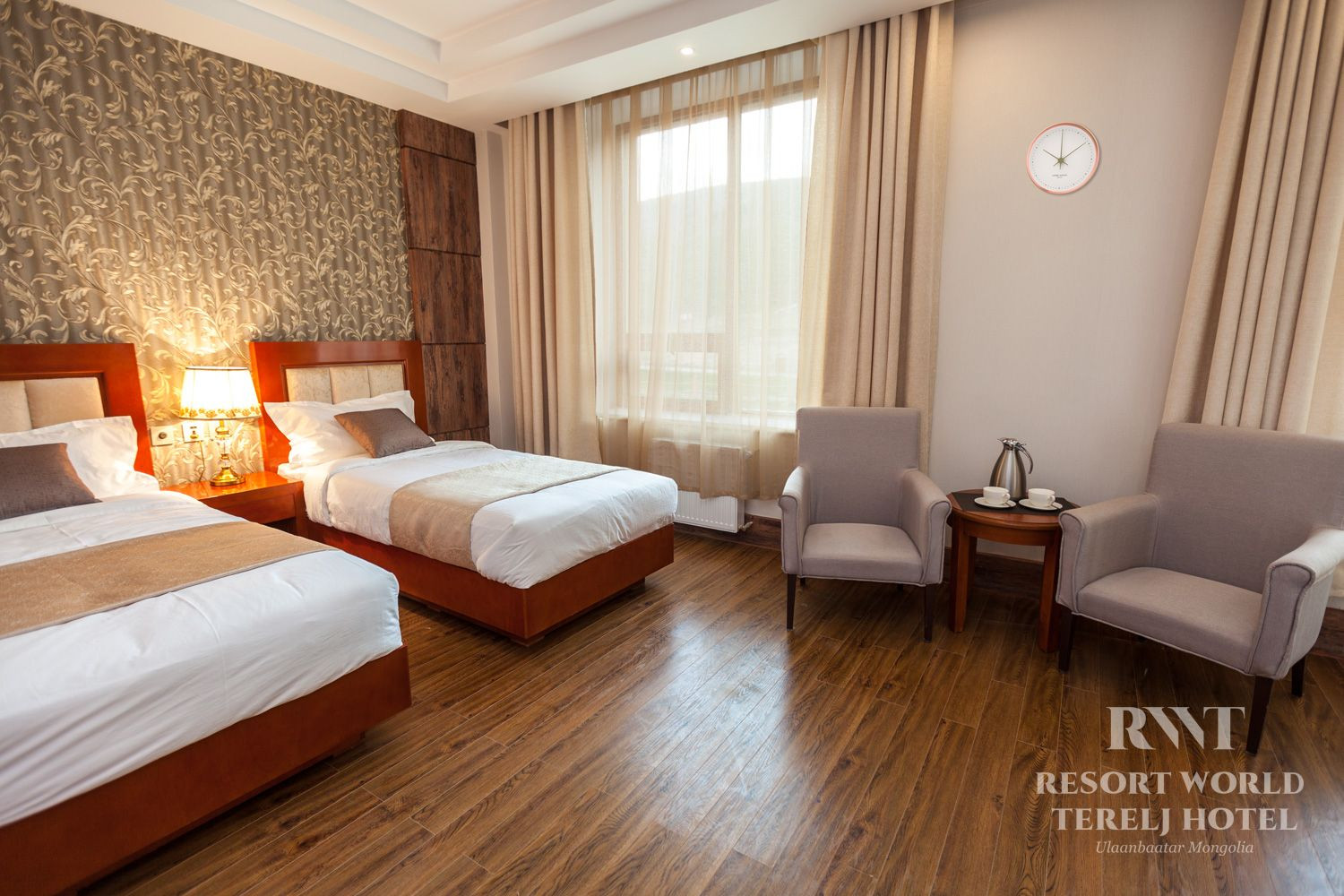 Hollywood Twin - Image 2