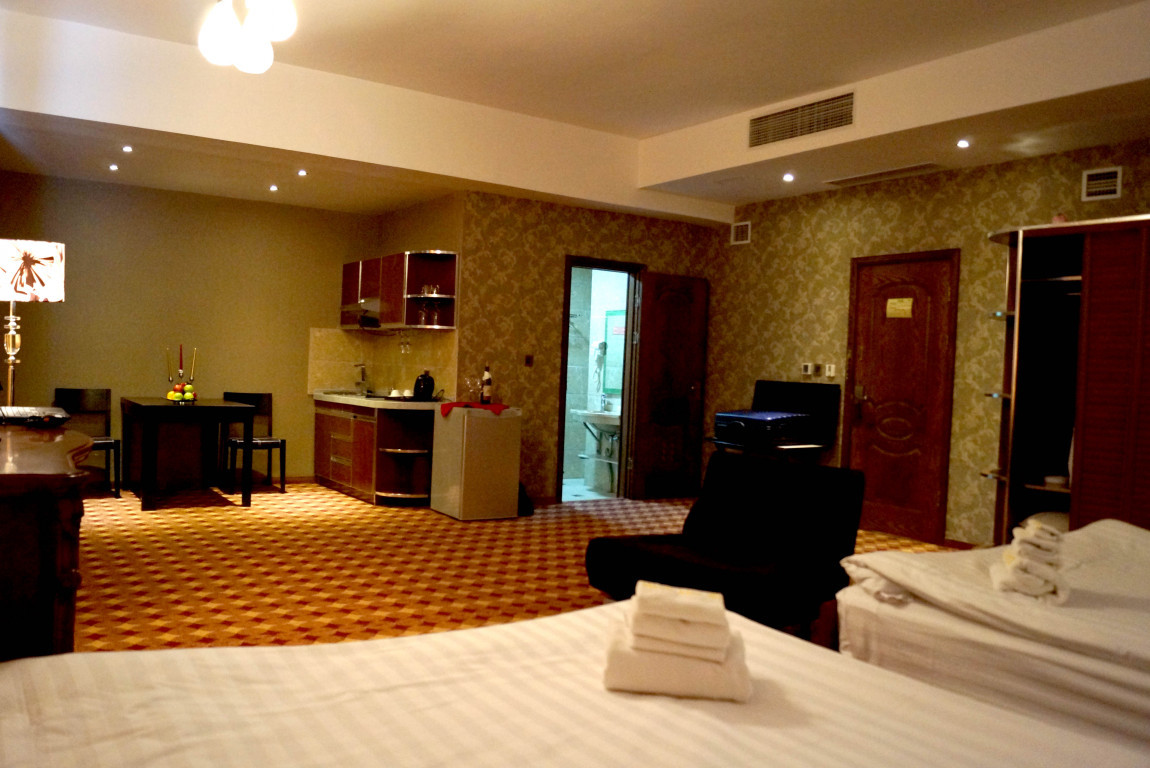 Deluxe Twin - Image 4