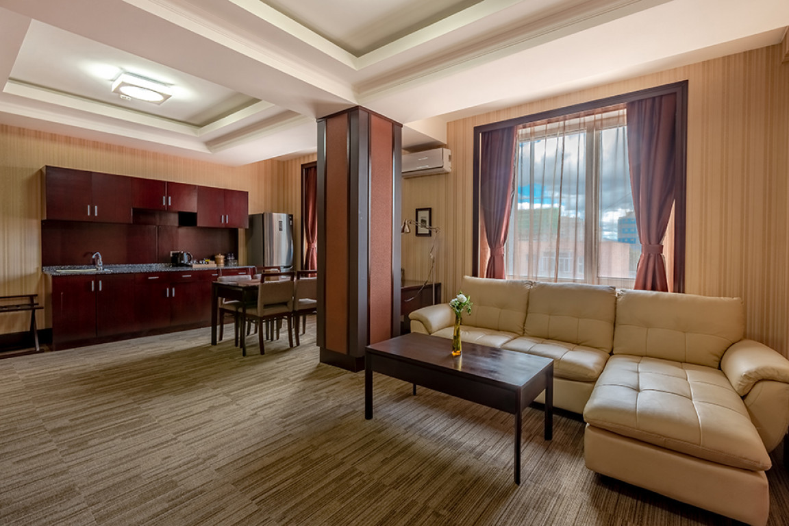 Executive Suite Room - Image 2