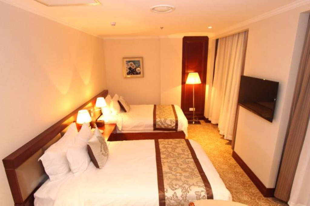 Deluxe Twin Room - Image 2