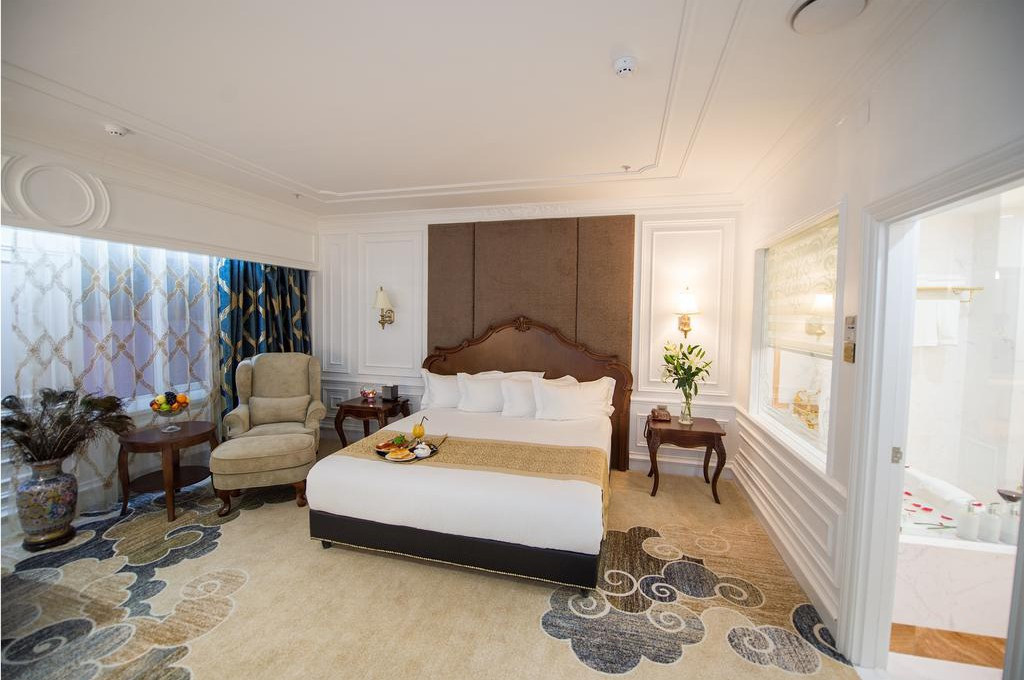 Deluxe Suite Room - Image 2