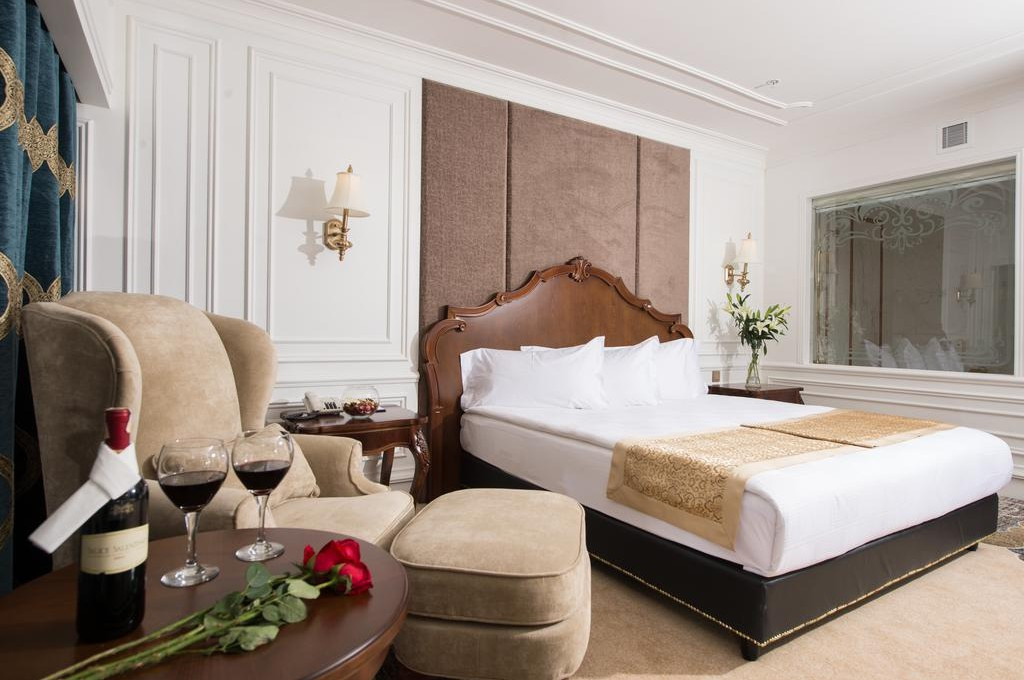 Deluxe Suite Room - Image 3