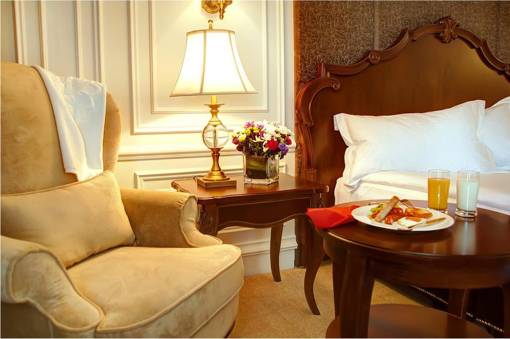 Deluxe King Room - Image 2