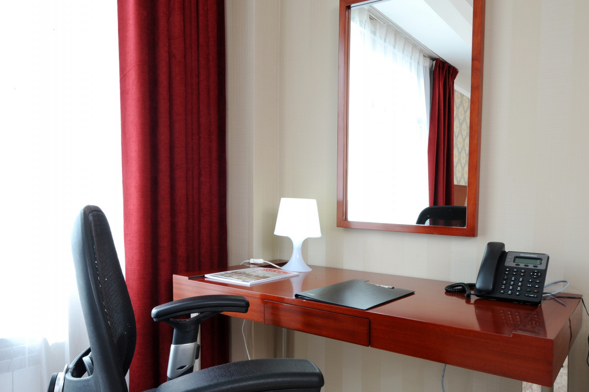 Deluxe king room - Image 3