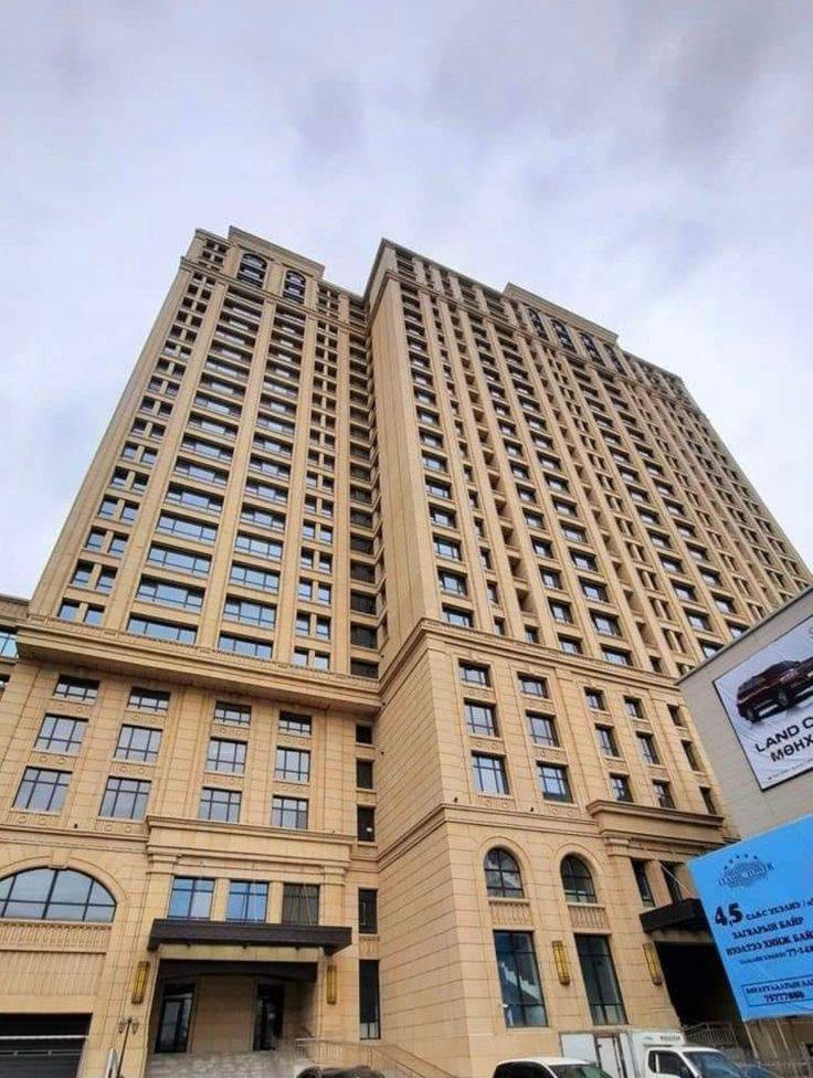 Classic Apartment at Circus - Image 1