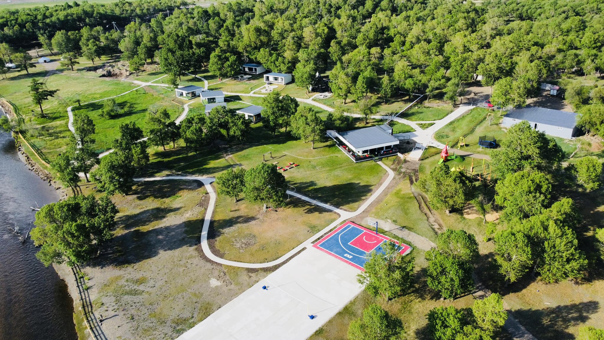 Грассланд ресорт | Grassland family spot - Image 1