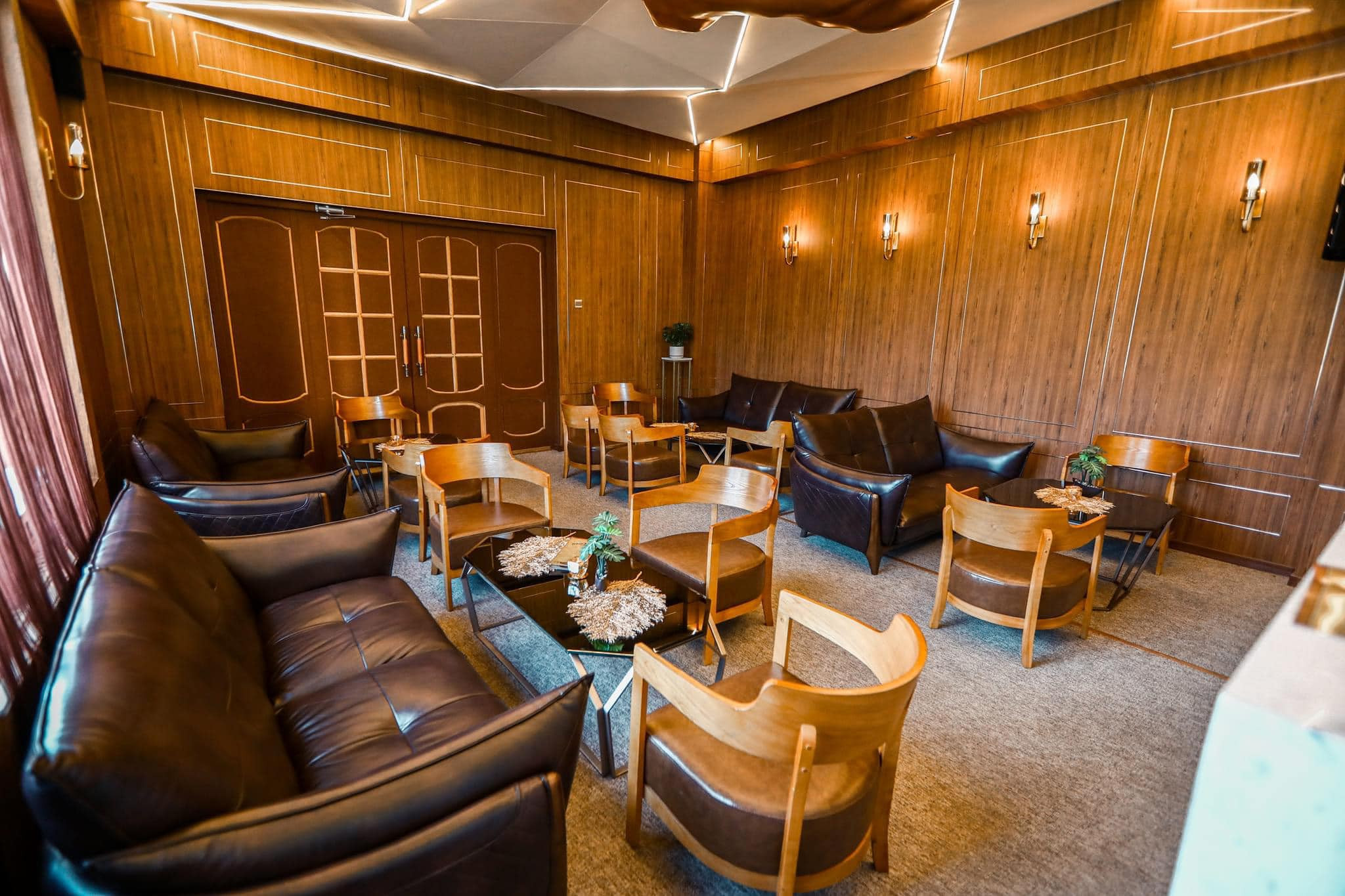 Континентал зочид буудал | Continental hotel - Image 6