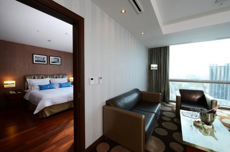 Блю Скай Зочид Буудал | The Blue Sky Hotel and Tower - Image 8