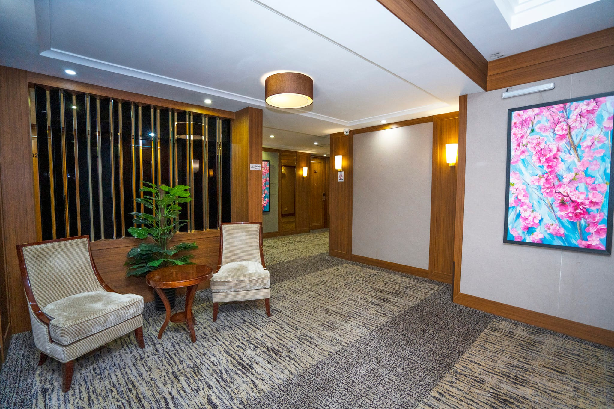 Рояал Моунтайн Зочид Буудал | Royal Mountain Hotel - Image 4