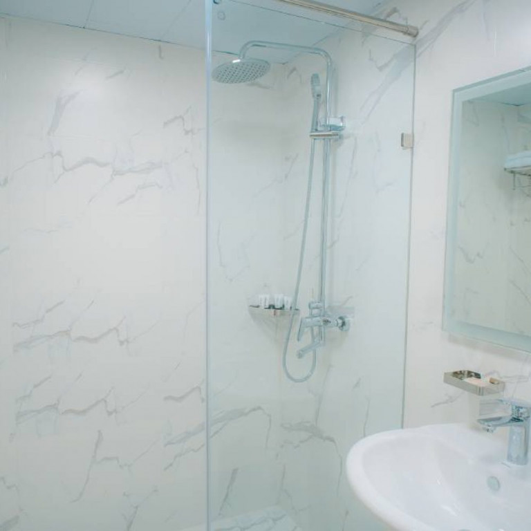 Deluxe Twin Room - Image 4