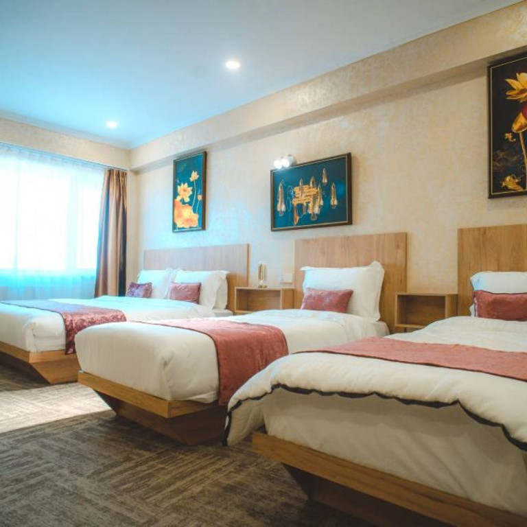 Family Deluxe - Image 1