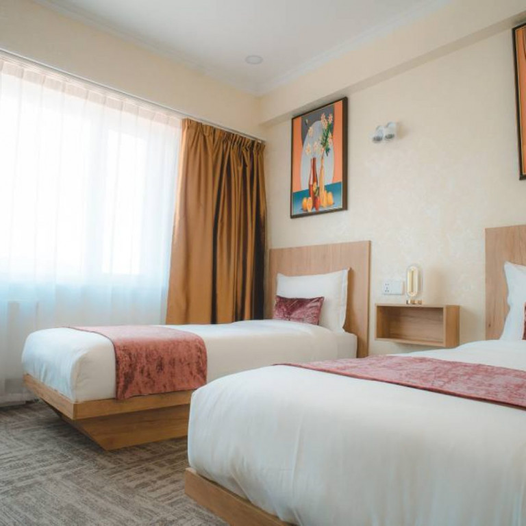 Deluxe Twin Room - Image 2