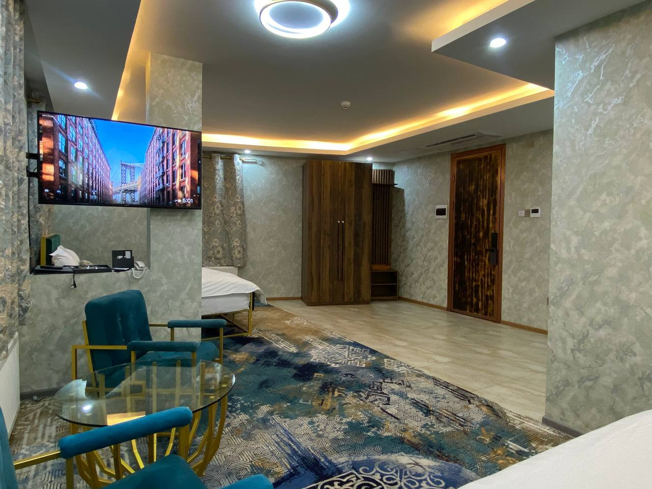 Deluxe twin room - Image 3