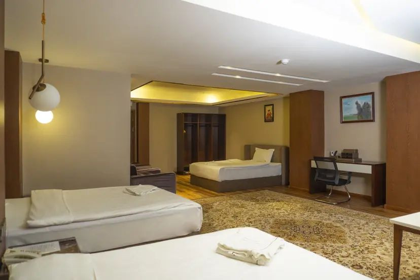 Deluxe Triple - Image 4