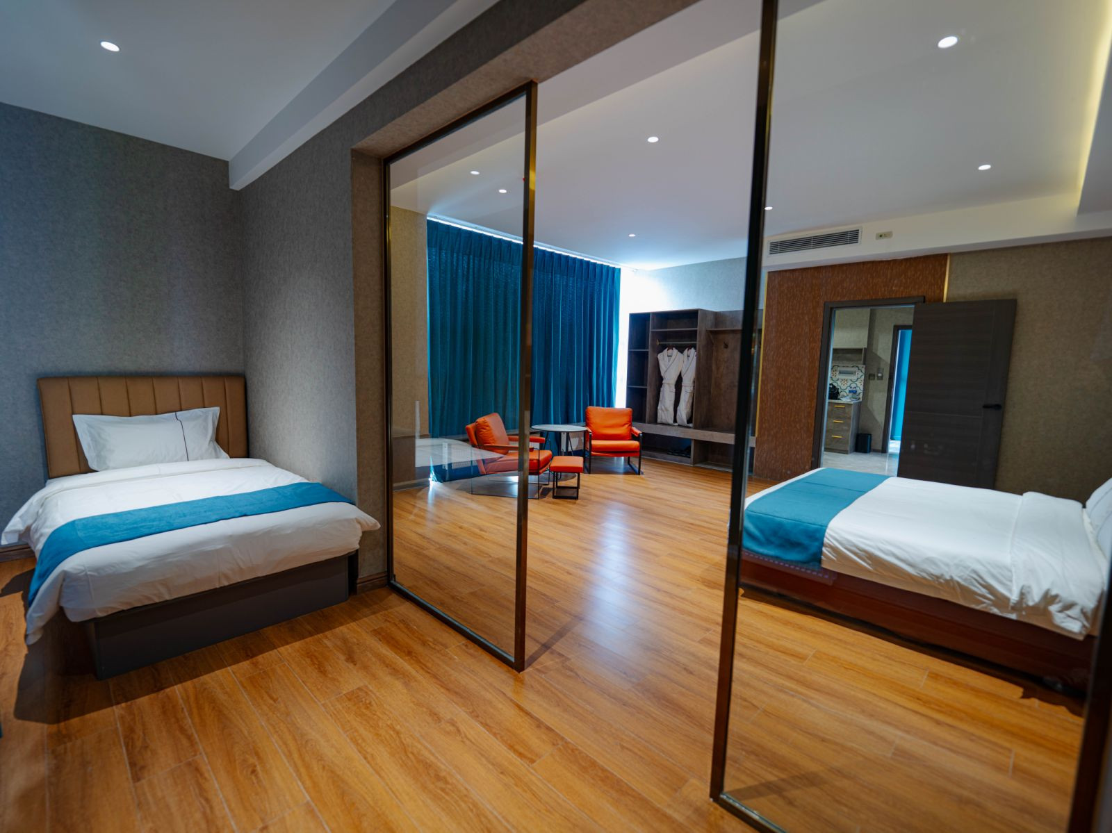 Family Suite Room 3 Bed - Image 4