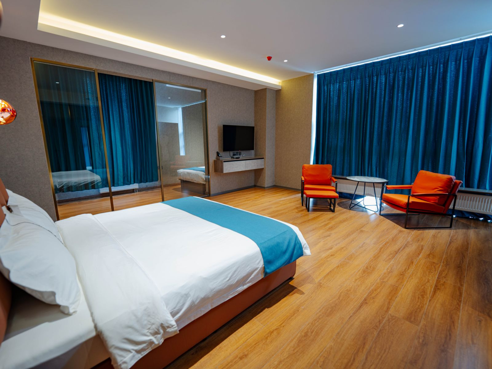 Family Suite Room 3 Bed - Image 1