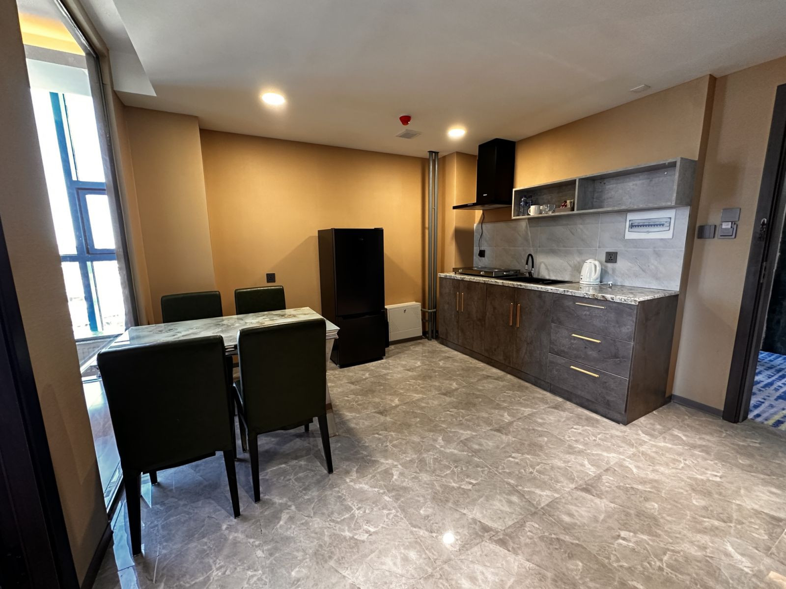 Family Suite Room 3 Bed - Image 5