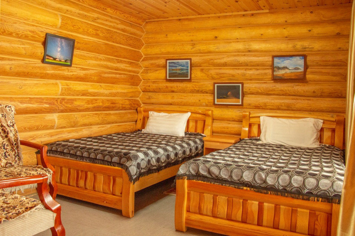 2 өргөн ортой Орос дүнзэн байшин - Image 1