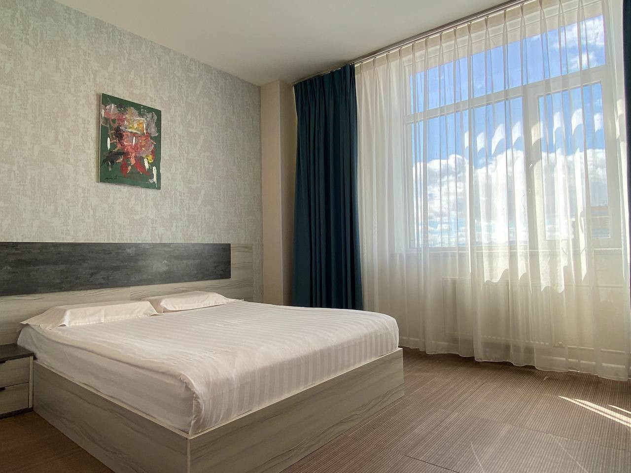 Энгийн 1 ортой цонхтой өрөө - Image 1